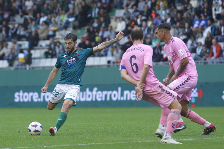 Iker Losada desoye el interés de equipos de Primera: "Estoy muy contento en el Racing de Ferrol"