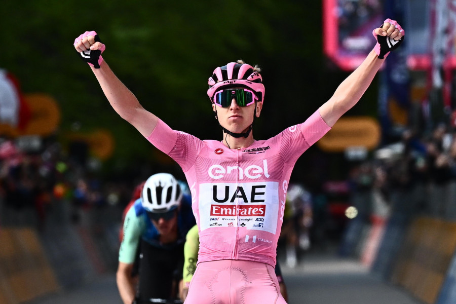 Pogacar impone la fuerza de la maglia rosa con triplete en Prati di Tivo