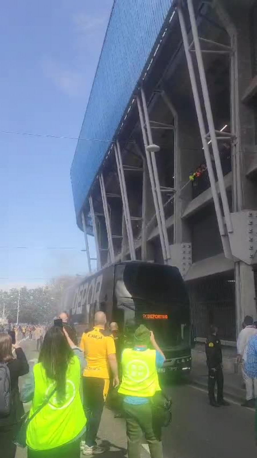 El bus del Depor quiere 'queimar' o meigallo