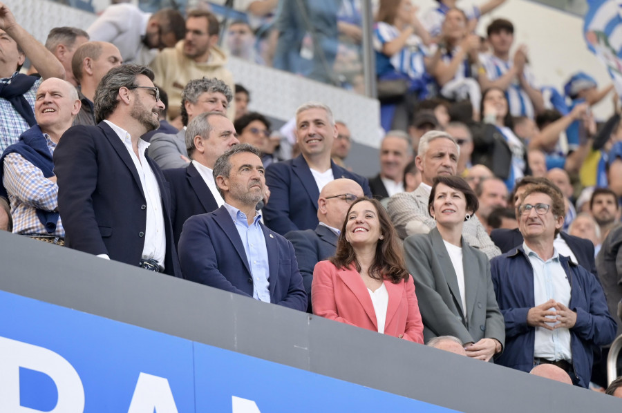 Un aterrizaje de emergencia en Barajas aplaza la rueda de prensa de Inés Rey sobre el Depor