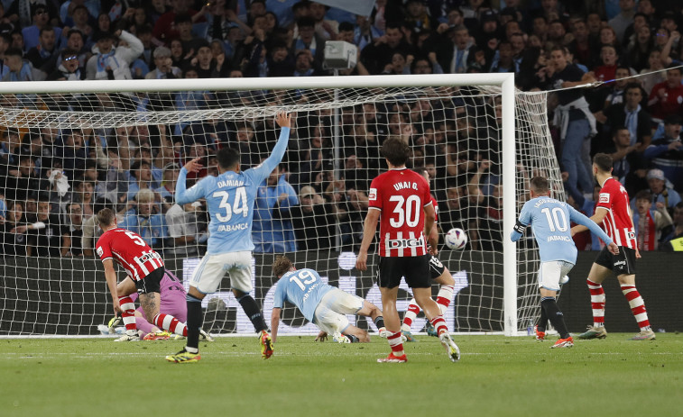 El canterano Hugo Álvarez acerca al Celta a la permanencia (2-1)