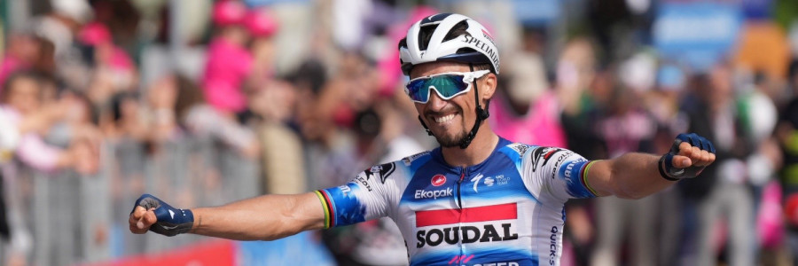 Alaphilippe exhibe poderío y Pogacar sigue siendo el líder