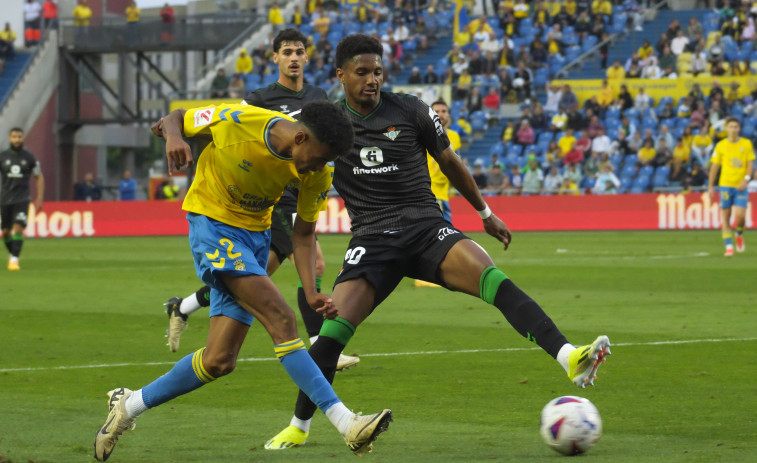 Las Palmas y Betis empatan en el Estadio de Gran Canaria (2-2)