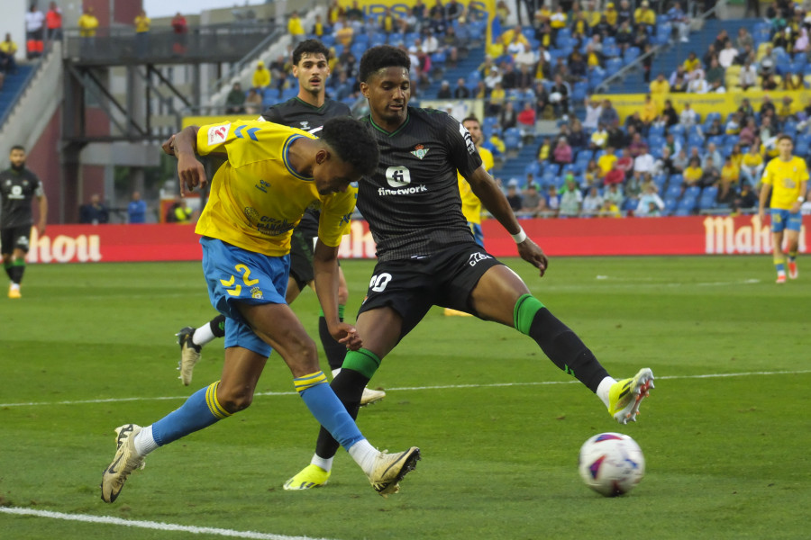 Las Palmas y Betis empatan en el Estadio de Gran Canaria (2-2)