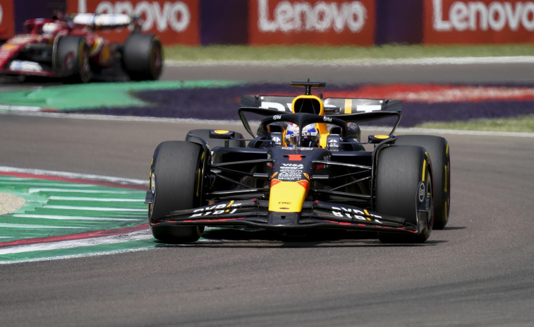 Verstappen resiste a Norris y gana en Imola, donde Sainz fue quinto