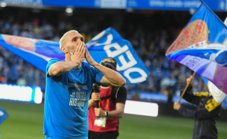 La celebración en Riazor: 'El Mambo', el 'Lucas se queda', el tinte de Idiakez...