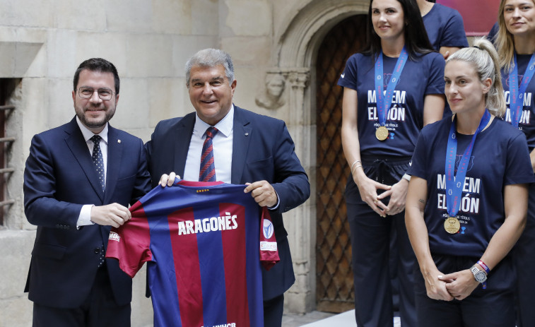 El alcalde de Barcelona pide perdón a Alexia Putellas por quitarle la camiseta durante la recepción oficial