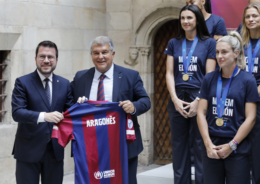 El alcalde de Barcelona pide perdón a Alexia Putellas por quitarle la camiseta durante la recepción oficial