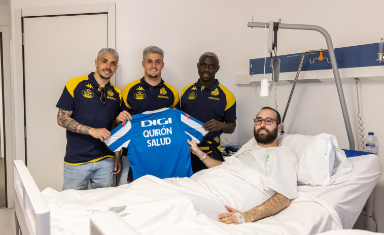 El hospital Quirónsalud A Coruña recibe la visita de Eric Puerto, Iano Simao y Ximo Navarro