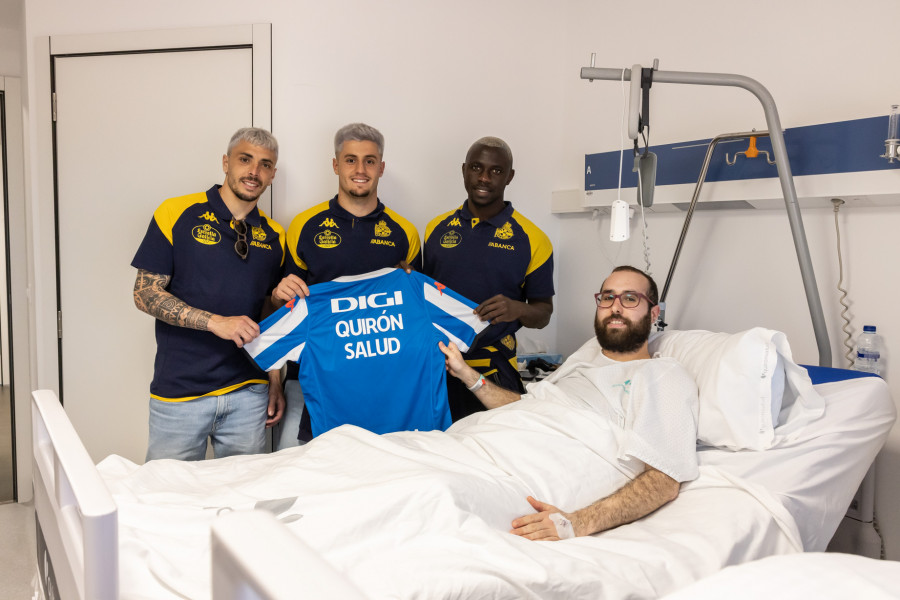 El hospital Quirónsalud A Coruña recibe la visita de Eric Puerto, Iano Simao y Ximo Navarro