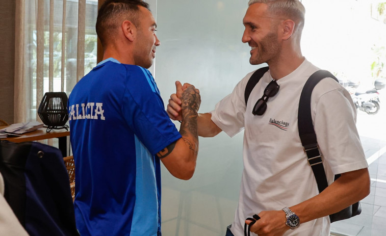 Lucas Pérez y Diego Villares llegan a la concentración de la Selección Gallega