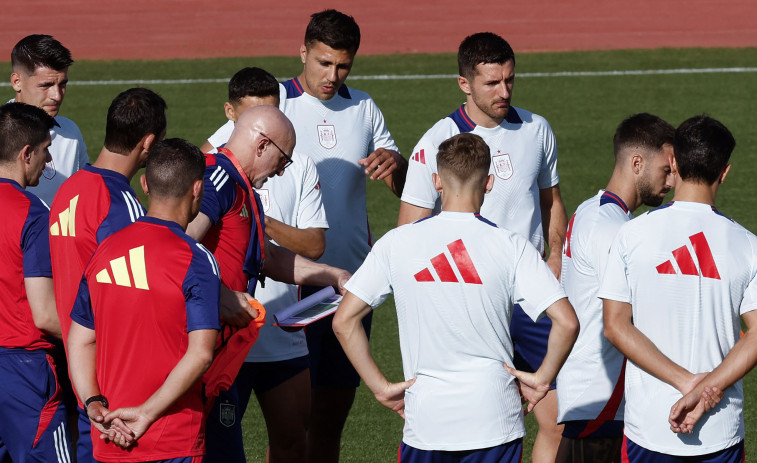 La selección española completa su primer entrenamiento de la Eurocopa 2024 con 23 jugadores