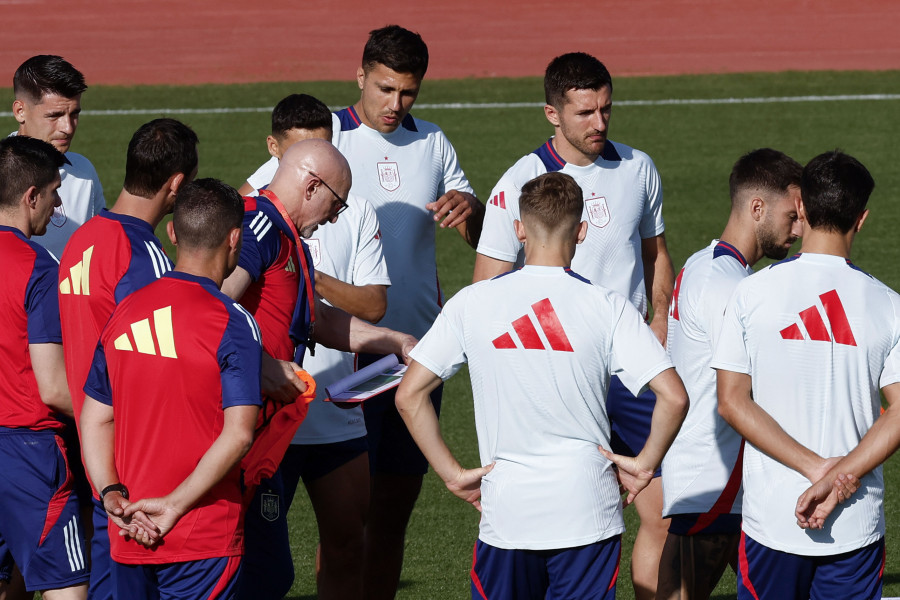 La selección española completa su primer entrenamiento de la Eurocopa 2024 con 23 jugadores