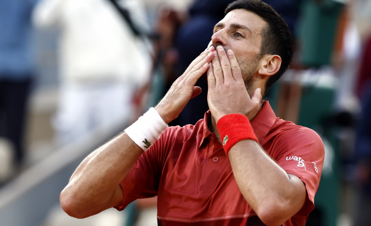 Djokovic se retira de Roland Garros por una lesión en la rodilla derecha