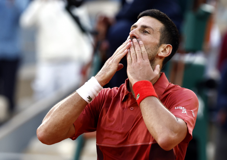 Djokovic se retira de Roland Garros por una lesión en la rodilla derecha