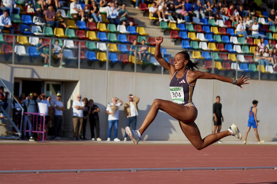 Ana Peleteiro, directa a la final de triple salto