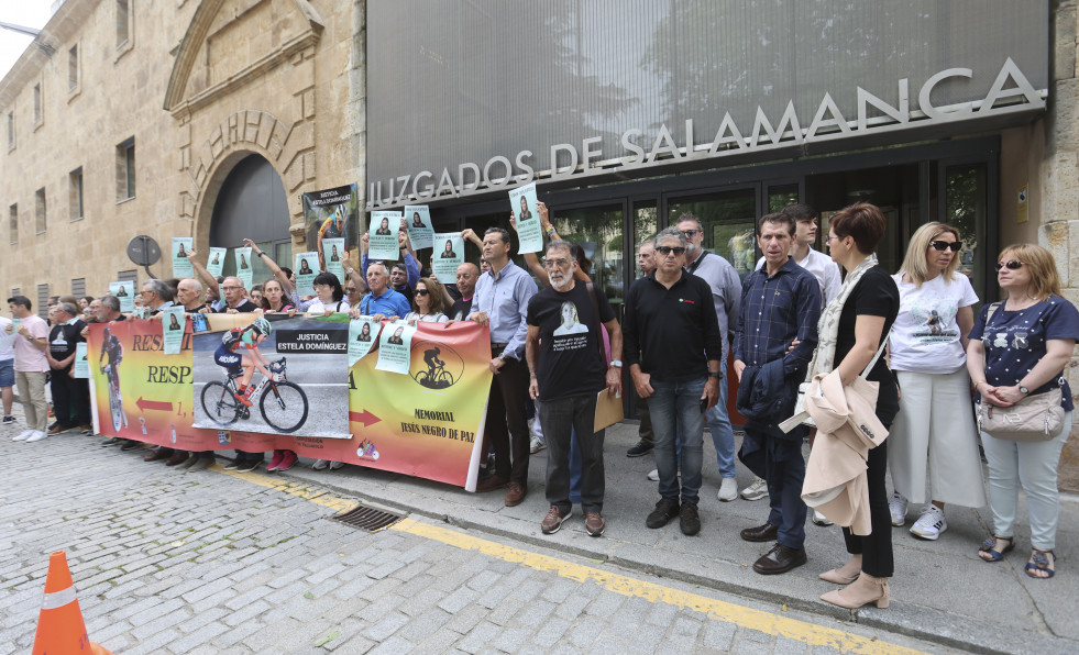 El padre de la ciclista Estela Domínguez sale 