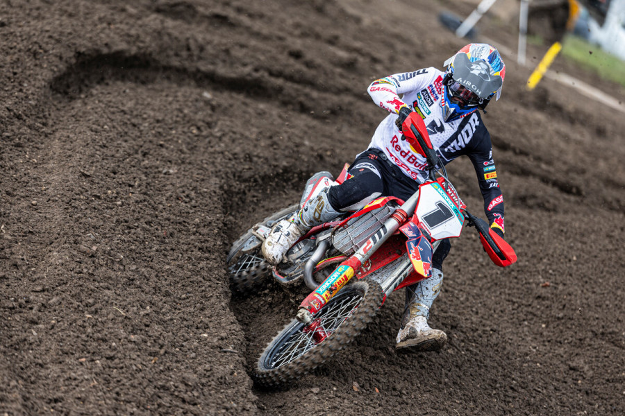 Jorge Prado gana en Indonesia e inicia la reconquista del Mundial de motocross