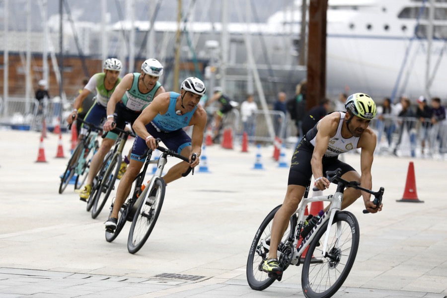 Nadar, pedalear y correr en  el Triatlón Cidade da Coruña