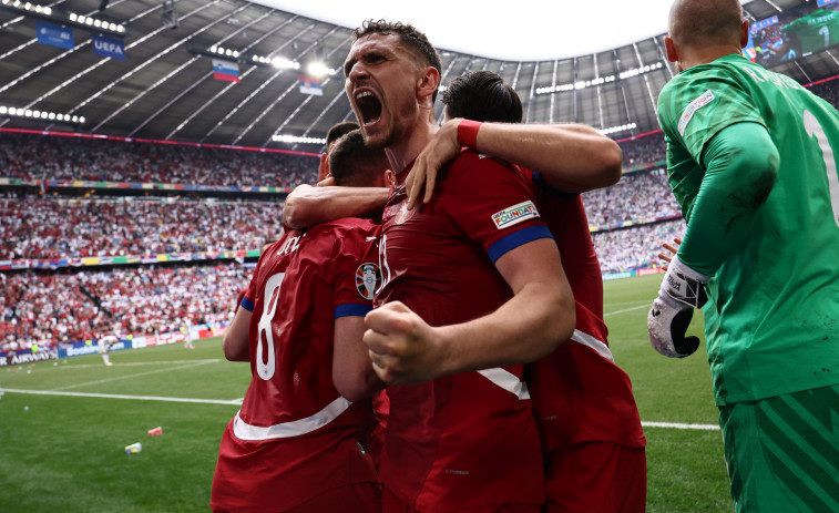 Eurocopa | Jovic salva a Serbia en el último córner (1-1)