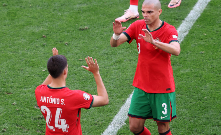 Portugal golea a Turquía (0-3) y sella su clasificación como primera de grupo