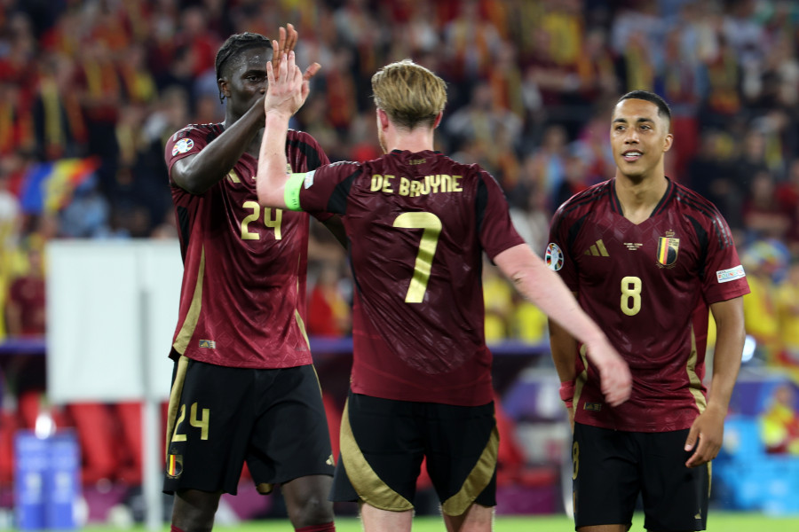 Tielemans y De Bruyne dan los primeros tres puntos a Bélgica (2-0)