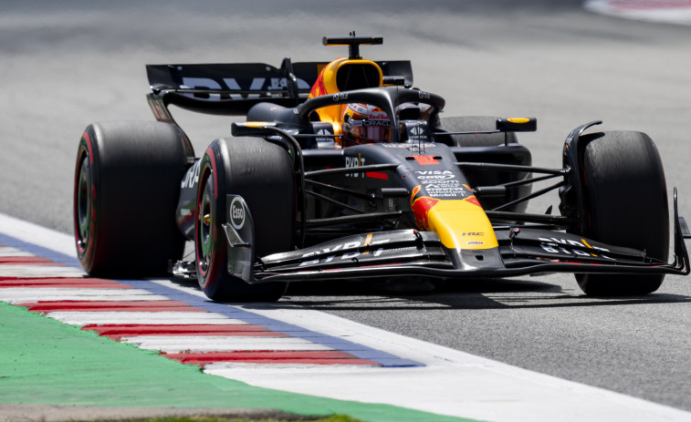 Verstappen refuerza su liderato con un triunfo en España