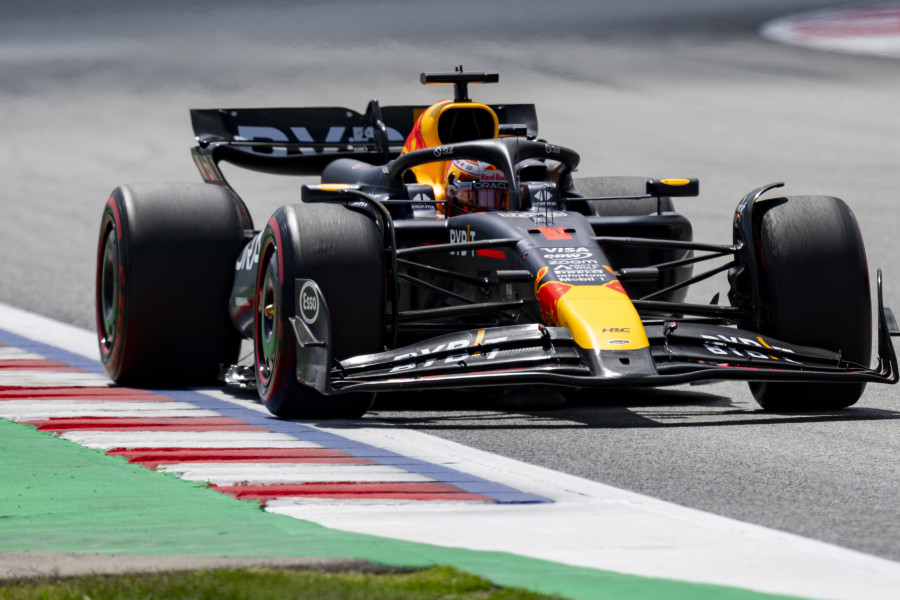 Verstappen refuerza su liderato con un triunfo en España