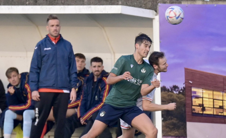 Ferreiro y Mario siguen en el San Tirso, que tiene atado a un defensa zurdo