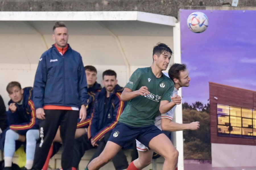 Ferreiro y Mario siguen en el San Tirso, que tiene atado a un defensa zurdo