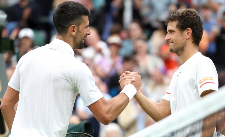 Djokovic derrota con contundencia al checo Vit Kopriva