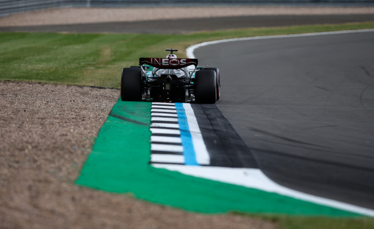 Russell marcó el mejor tiempo, por delante de Hamilton, en el último libre de Silverstone