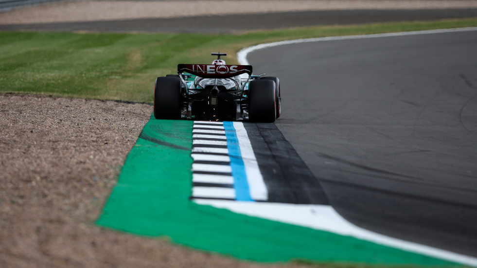 Russell marcó el mejor tiempo, por delante de Hamilton, en el último libre de Silverstone