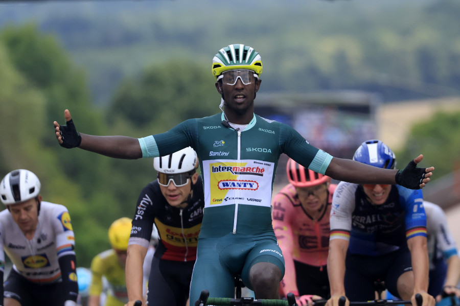 Girmay, el "Black Power" del Tour, gana la etapa y Pogacar sigue líder