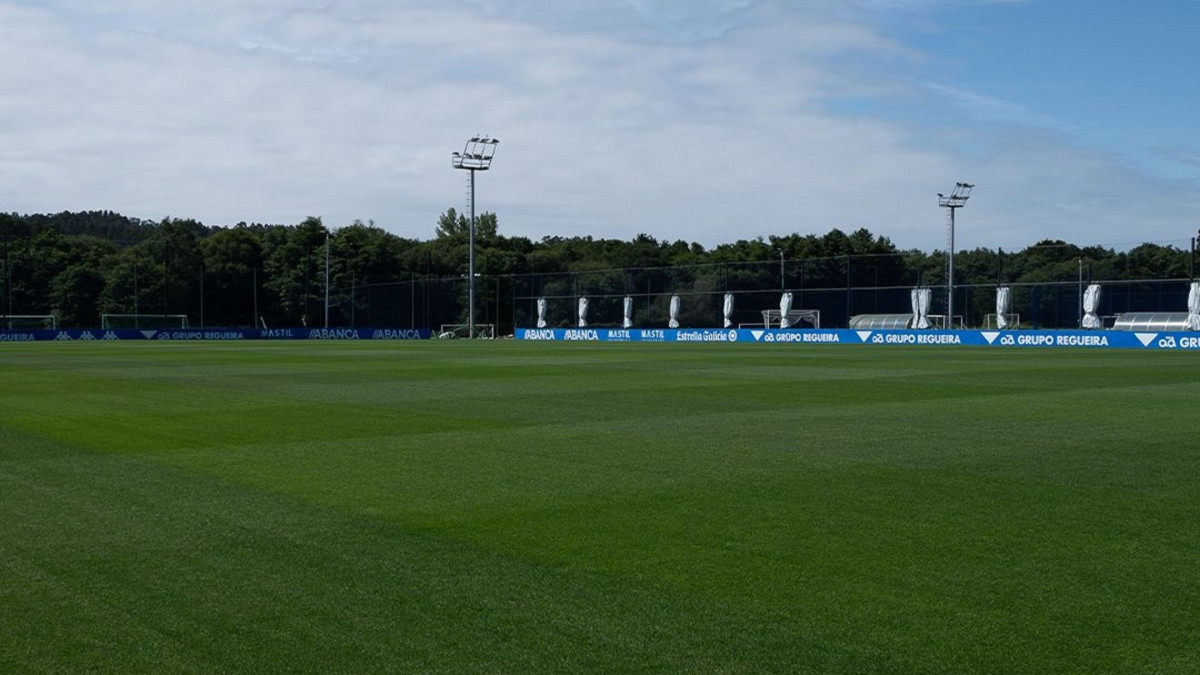 Abegondo cesped vacio ciudad deportiva