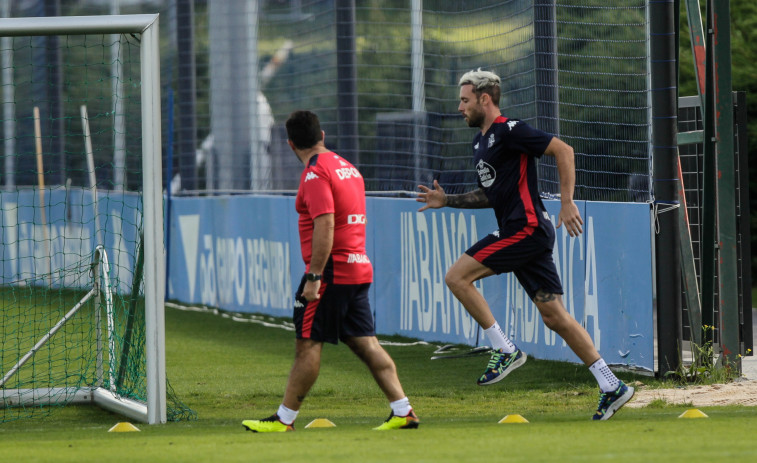 Alcaina sigue trabajando en el gimnasio y José Ángel avanza al margen en el césped