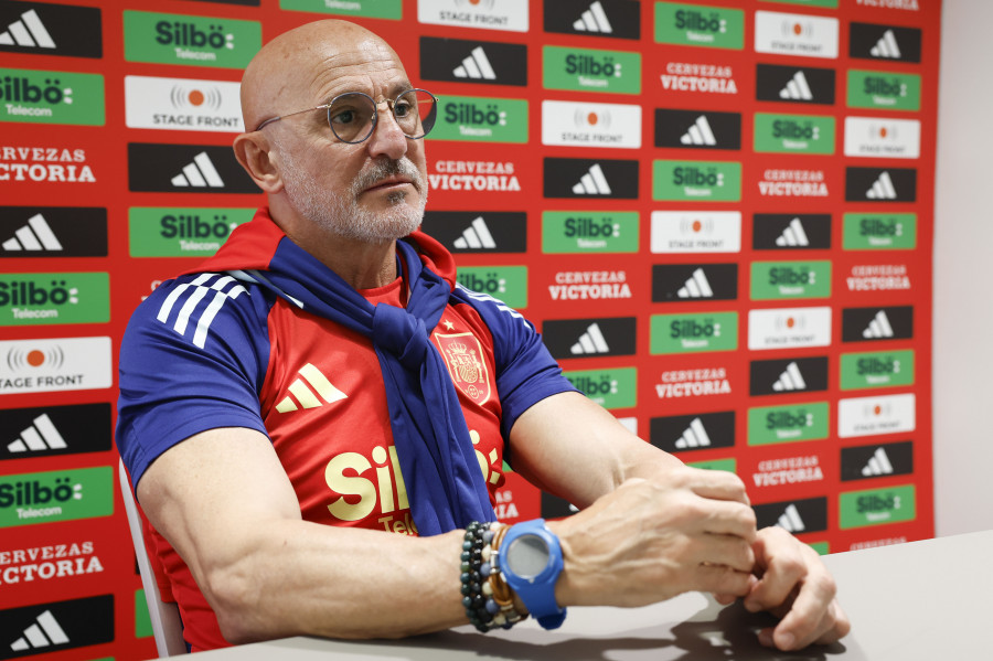 Preocupación por el césped del Stade Ginebra donde se enfrentaran España y Suiza