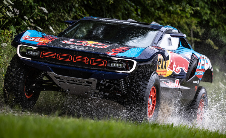 Ford presenta el nuevo Raptor T1+ con el que Sainz y Roma competirán en el Rally Dakar