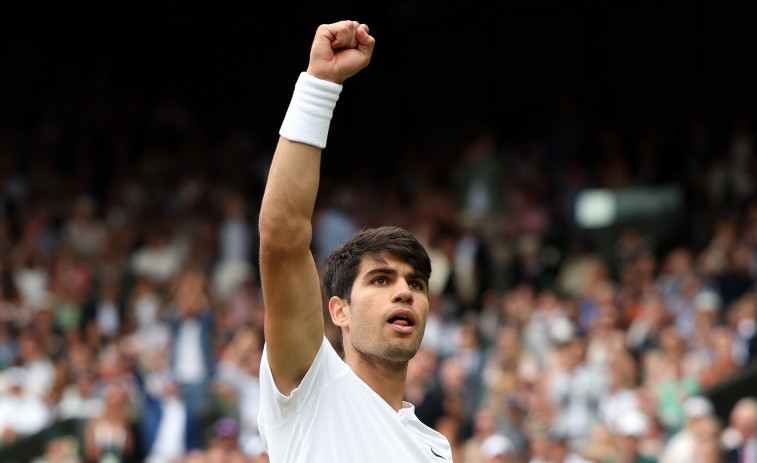 Alcaraz fulmina a Djokovic y sigue haciendo historia con su segundo Wimbledon