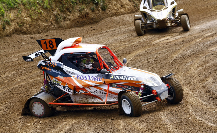 Diego García se impone a Alejandro Medín en el Autocross de Carballo