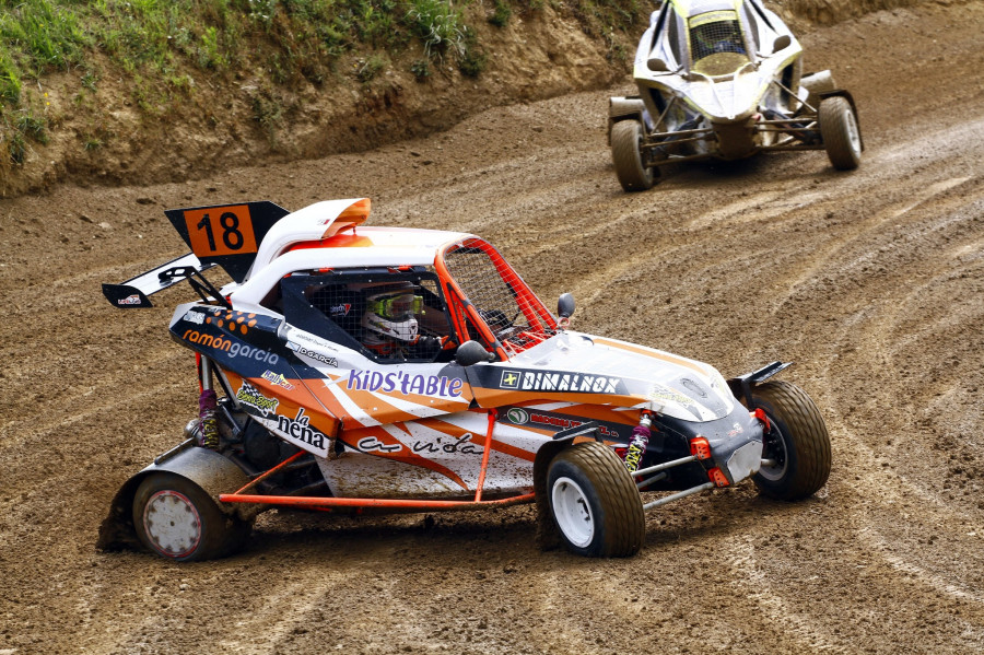 Diego García se impone a Alejandro Medín en el Autocross de Carballo