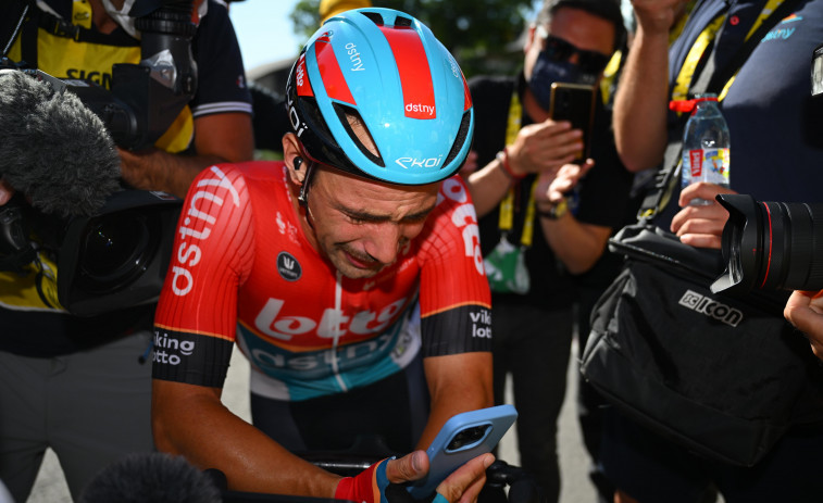 Campenaerts llora la emoción de su estreno en el Tour y Pogacar sigue lider