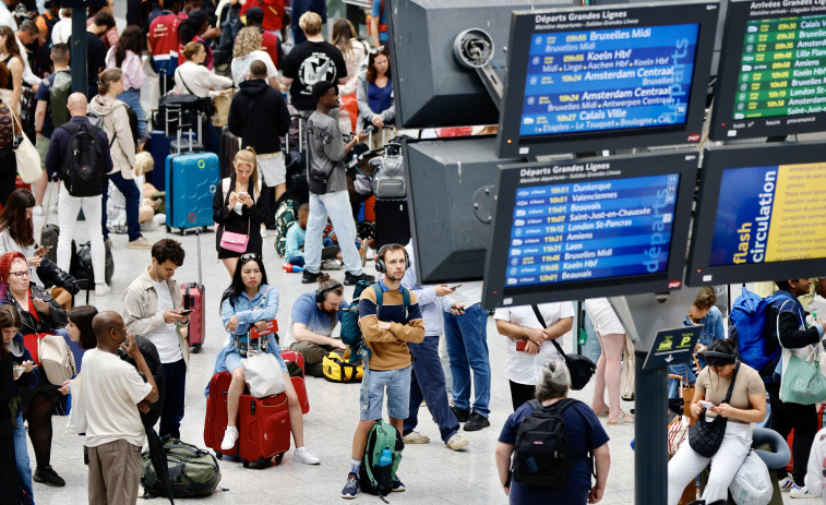 Mejora en los trenes de Francia tras un viernes con 100.000 personas privadas de viaje