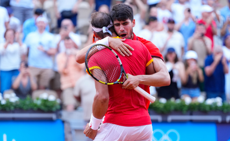 Nadal abraza el dobles con Alcaraz y se acerca a las medallas