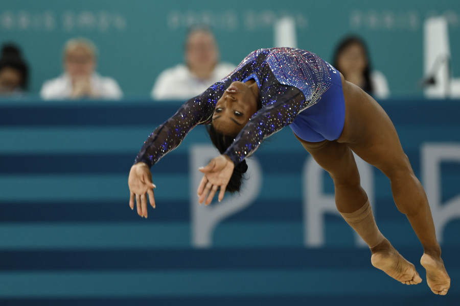 Simon Biles agranda su leyenda con otra medalla de oro