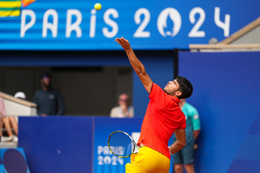 Alcaraz vuela hacia la final y asegura la séptima medalla española en París