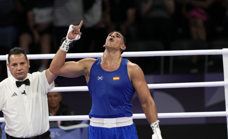 El español Ayoub Ghadfa se garantiza una medalla tras vencer a Chaloyan