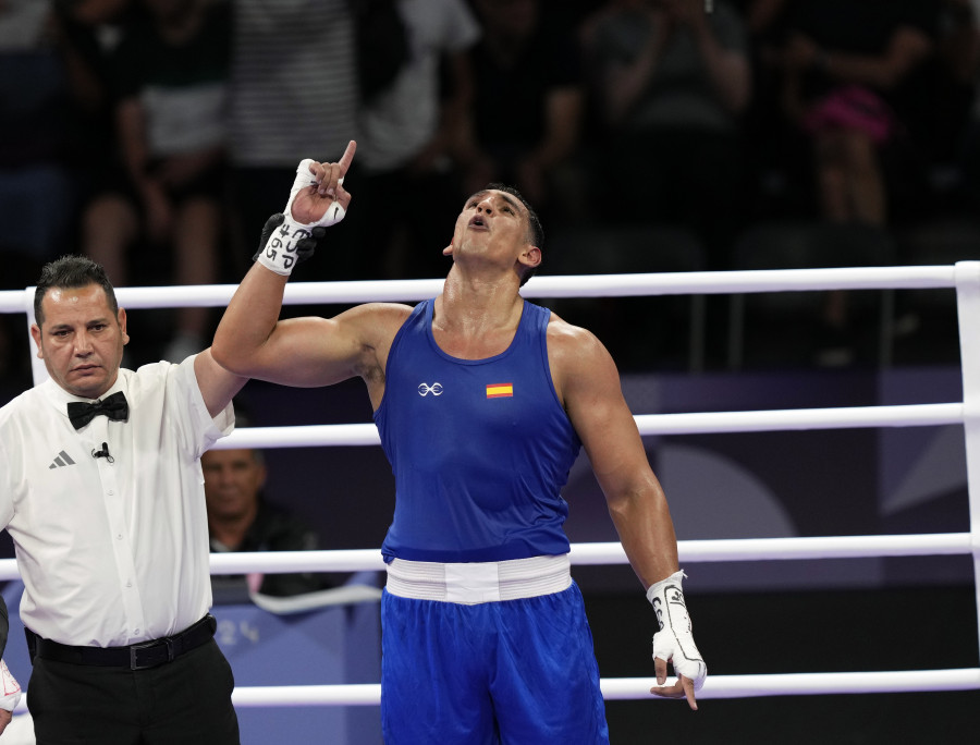 El español Ayoub Ghadfa se garantiza una medalla tras vencer a Chaloyan