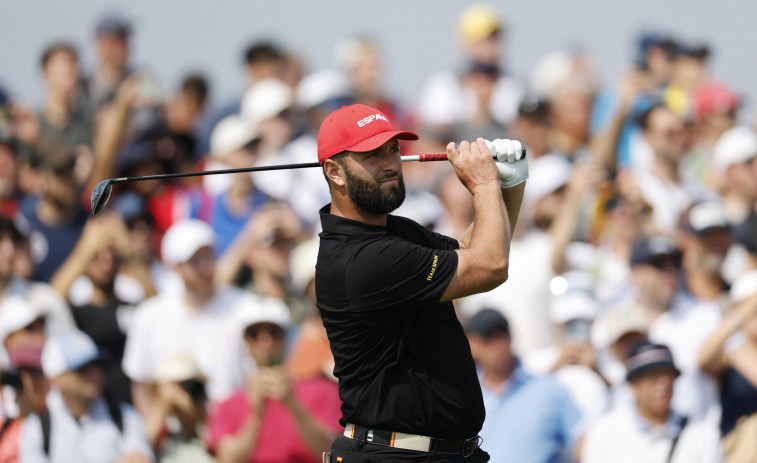 Rahm acecha a dos golpes de los líderes en Le Golf National