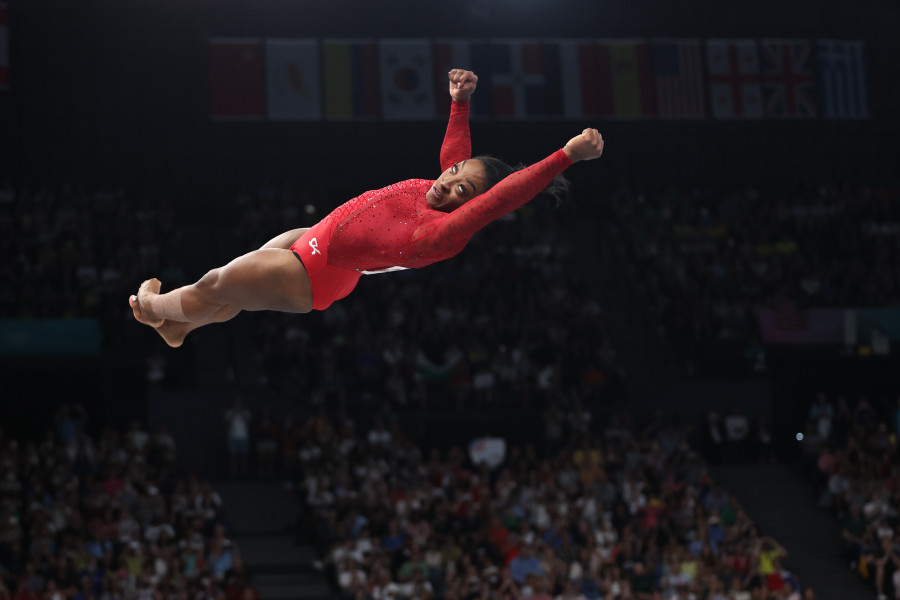 Simone Biles, oro tambien en salto